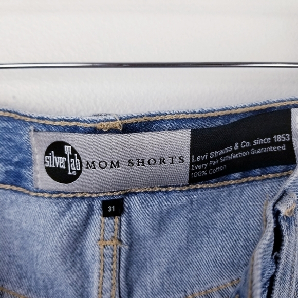 Levi's SilverTab A37010001 High-Waisted Mom Shorts NWT size 31 - Picture 6 of 10